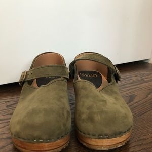 Sven olive green suede clogs